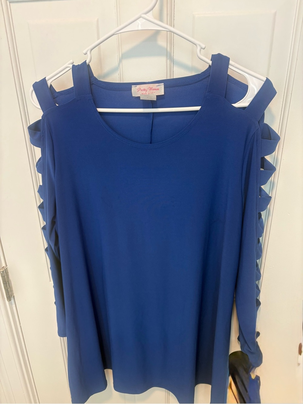 Pretty Woman Royal Blue
Cold Shoulder Ladder
Sleeve Tunic Top Size XL